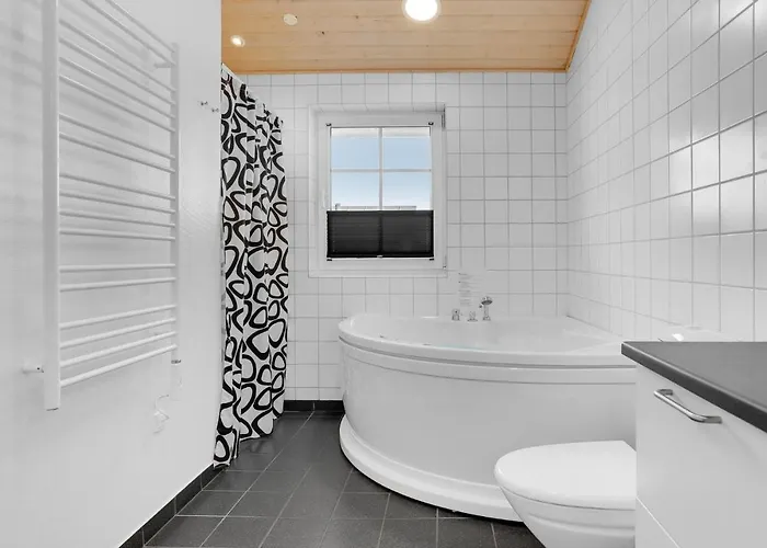 3 Bedroom Stunning In *